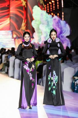 Trình diễn BST Màu Thời Gian 04
