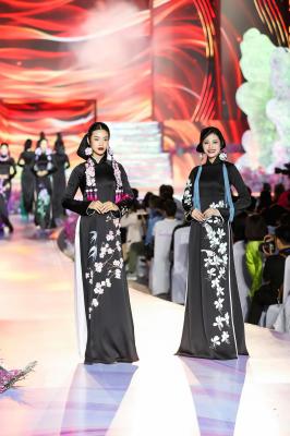Trình diễn BST Màu Thời Gian 05