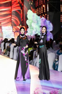 Trình diễn BST Màu Thời Gian 06